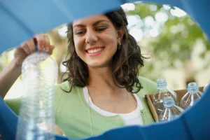 proceso de reciclaje de una botella de plástico 1